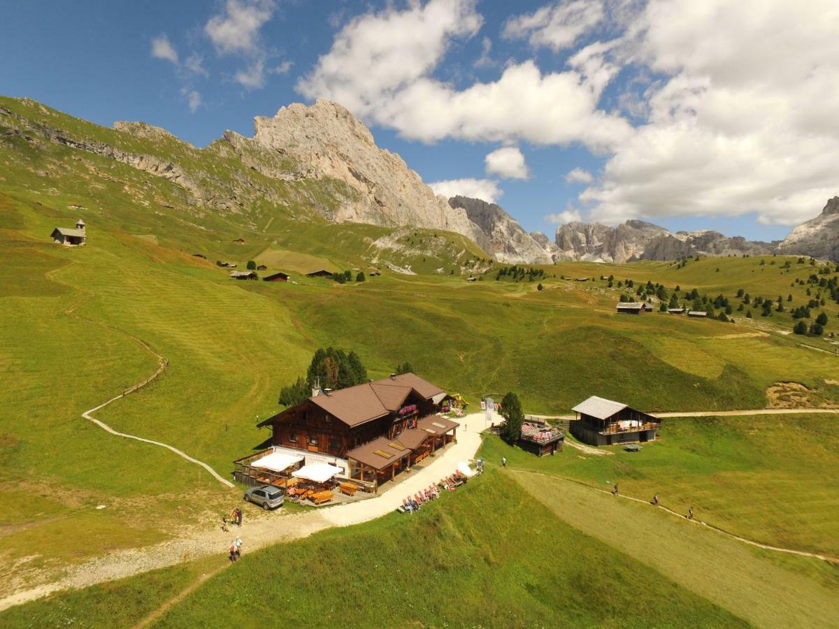 Rifugio Fermeda Hutte Pensionat Santa Cristina Val Gardena Exteriör bild